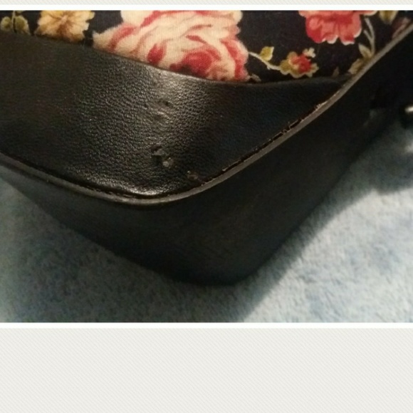 🥀Sexy black flower print heels!🌹 - Picture 4 of 5